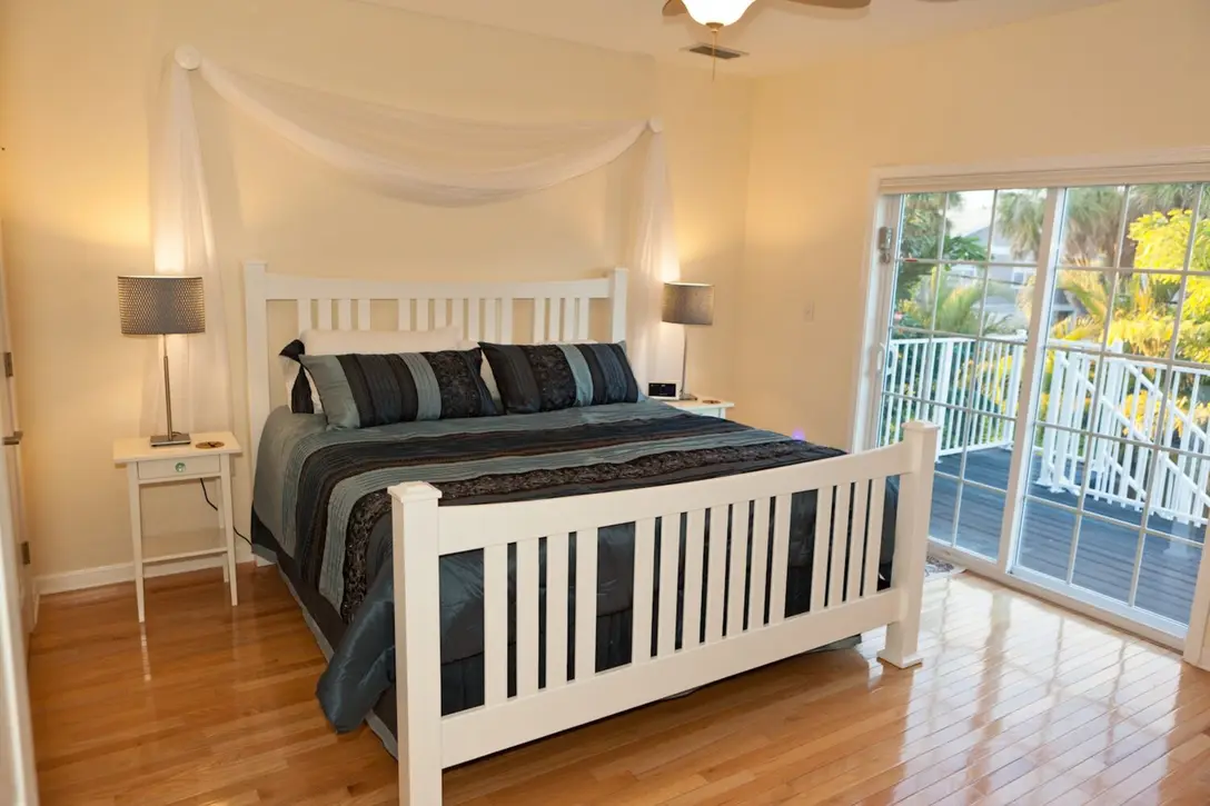 Master bedroom with king bed and sliding door to the pool-view deck, Happy Island Cottage