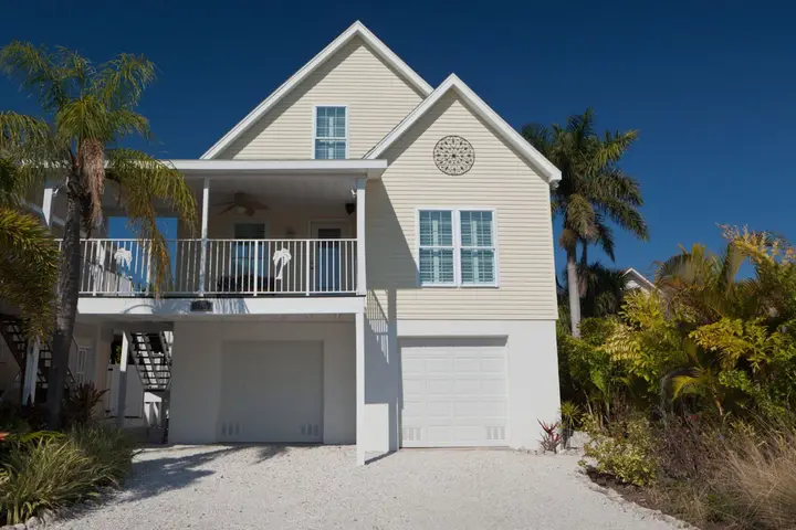 Happy Island Cottage: private heated pool home in Holmes Beach, Anna Maria Island